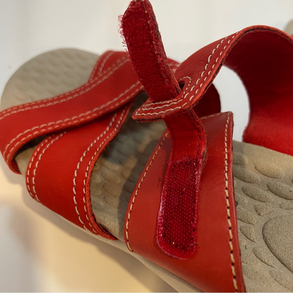 Clarks Alexis Art Red Leather Flat Sandal Comfort Shoe Women's Size 7.5 - Picture 5 of 9